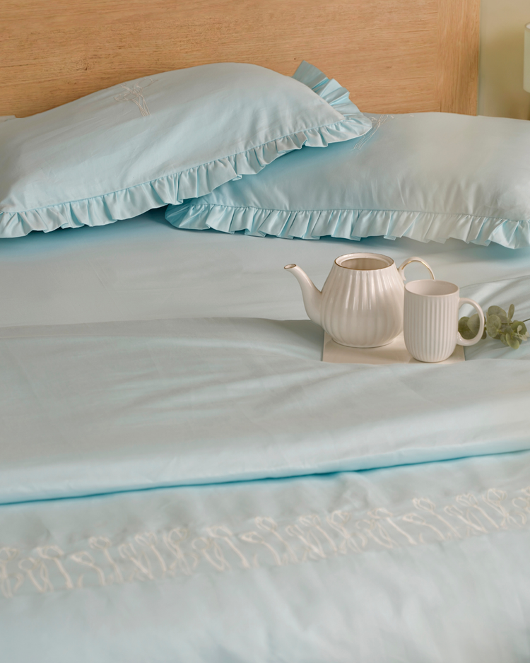 1000 TC Embroidered Duvet with Ruffles