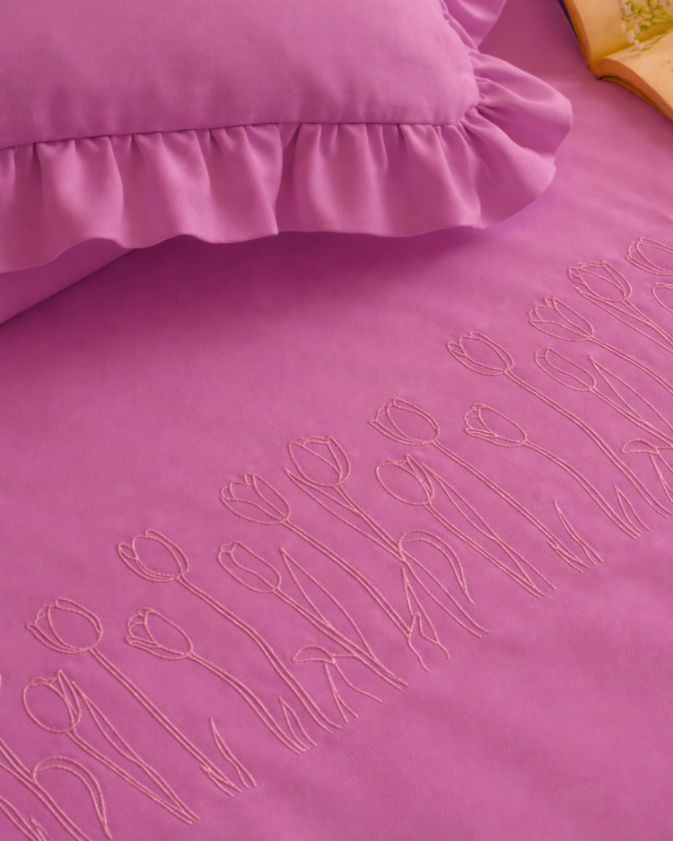 1000 TC Embroidered Duvet with Ruffles