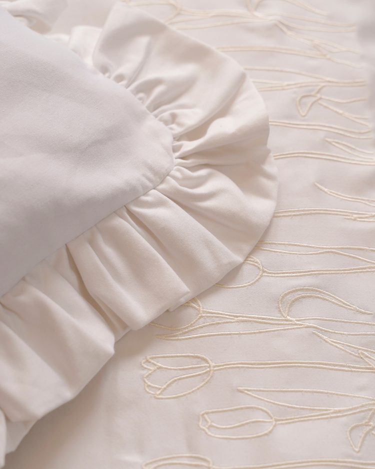 1000 TC Embroidered Duvet with Ruffles
