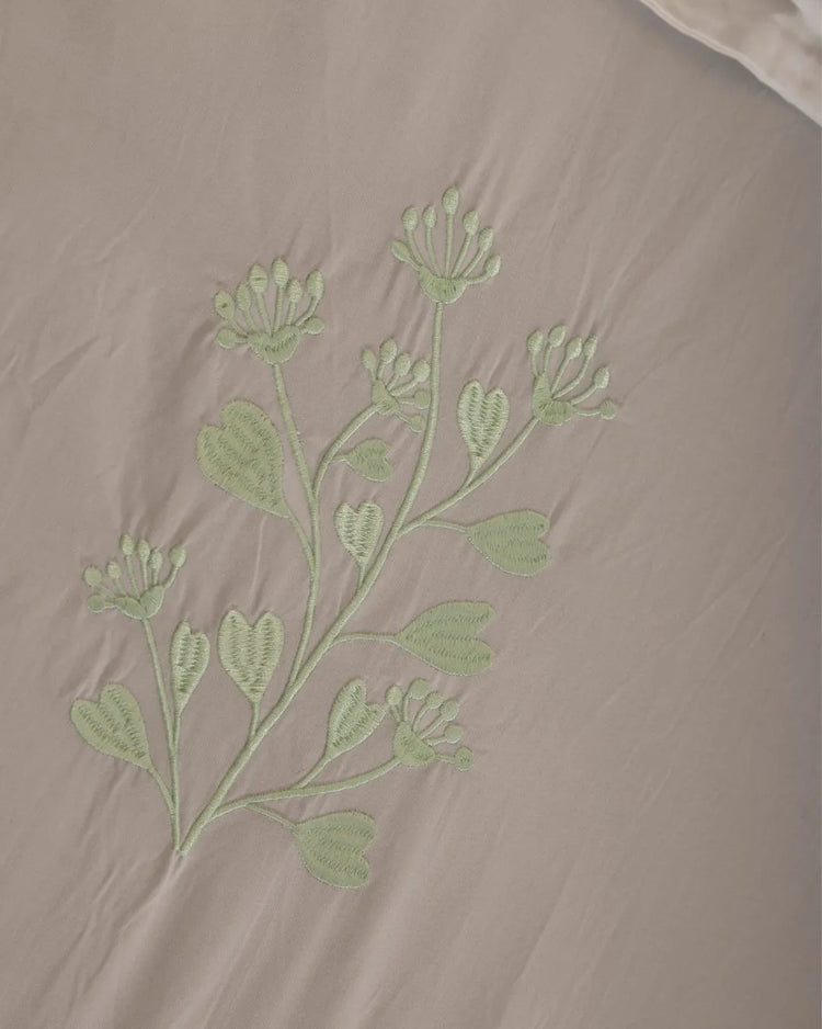 500 TC Bedsheet  White with Contrast Embroidery |Green