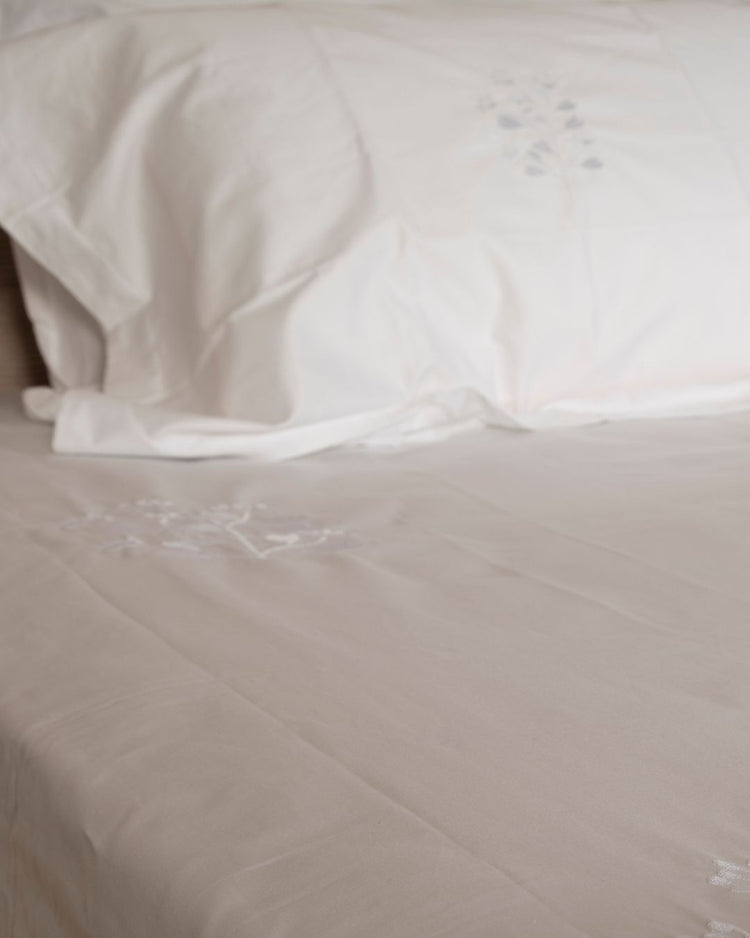500 TC White Bedsheet with Contrast Embroidery | White