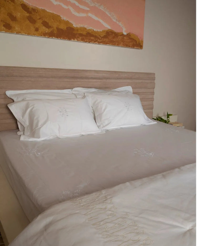 500 TC Bedsheet White with Contrast Embroidery | White